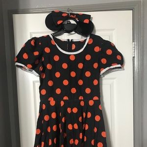 Halloween vintage Hand made orange Women’s Minnie Mouse costume w/accessories.